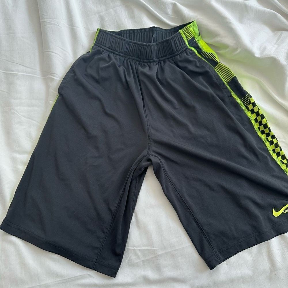 Nike sports shorts size L